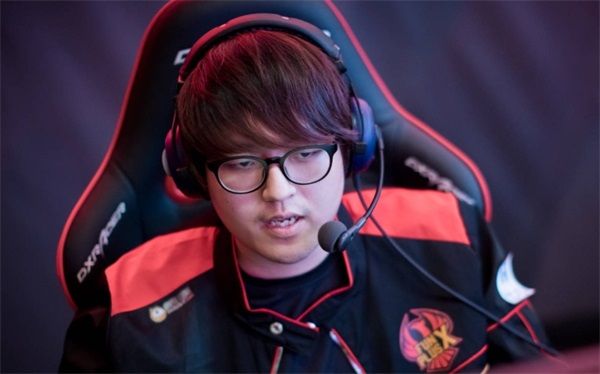 开云体育官网-FPX碾压EG，Kanavi拿下关键大龙顶尖较量淘汰赛，锁定晋级资格